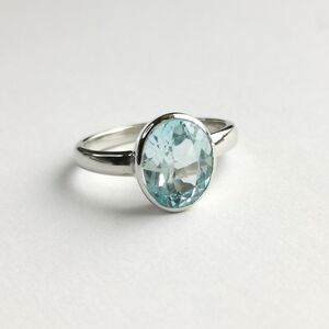 Sky Blue Topaz Ring in Sterling Silver size 6 🆕